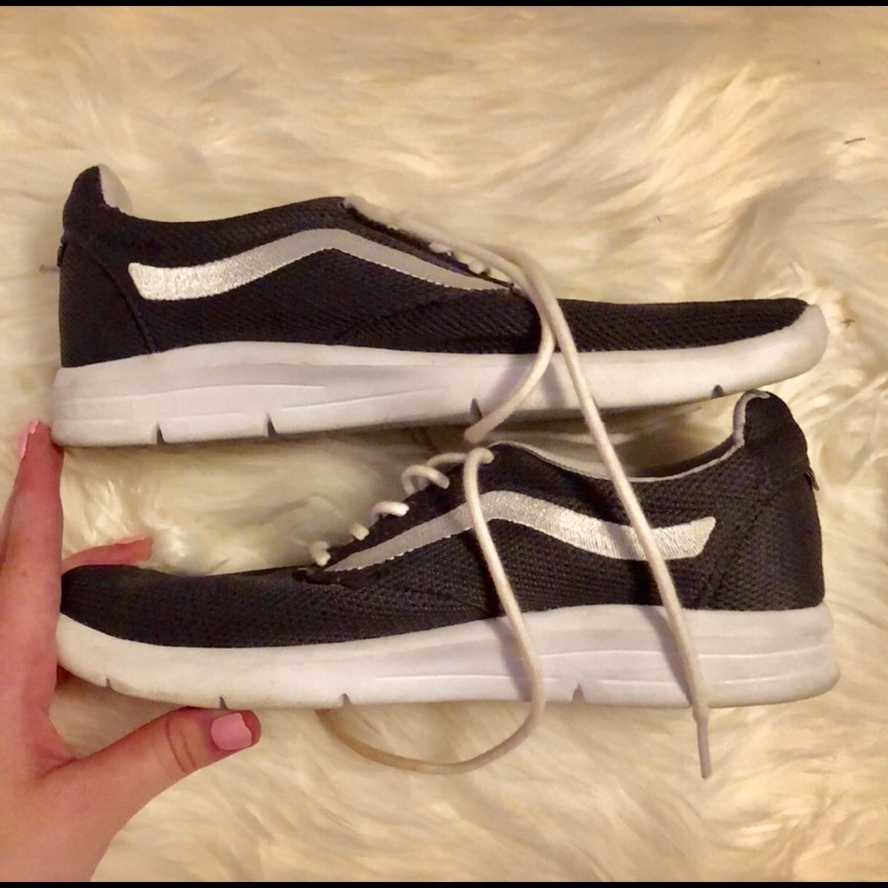 VANS — Runners (Dark Gray)